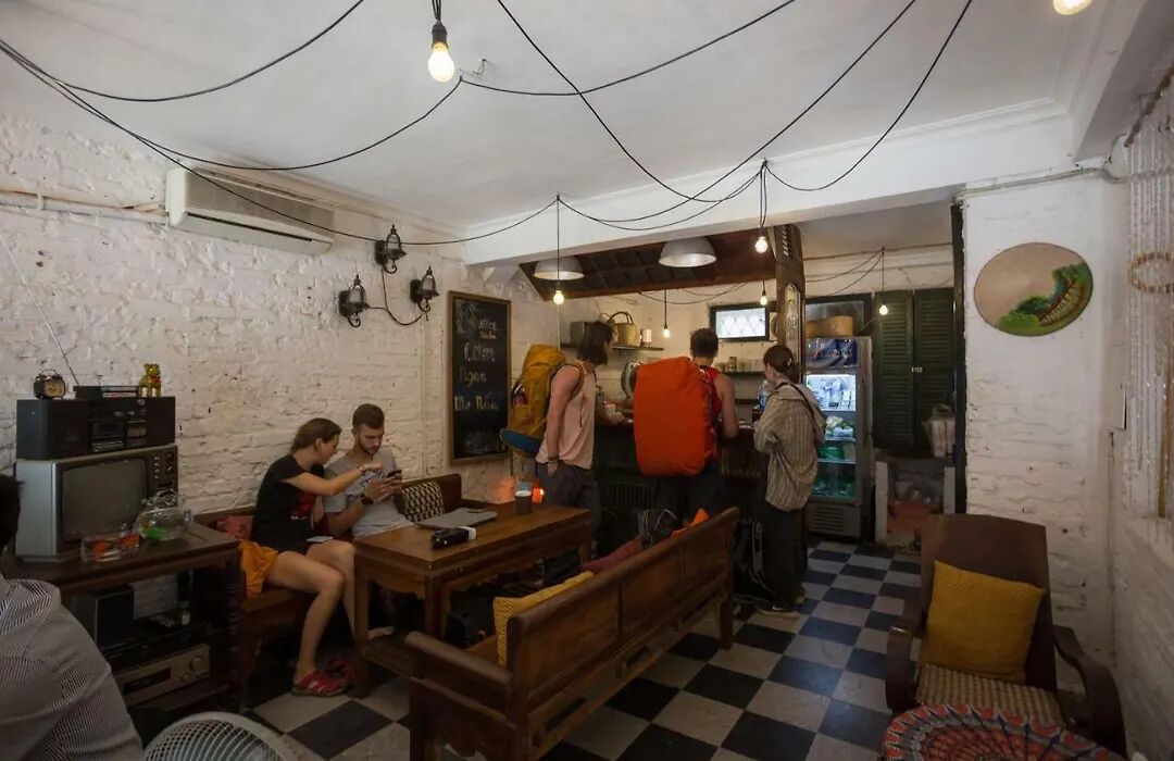 Hanoi Hostel - Make friends from around the world every night